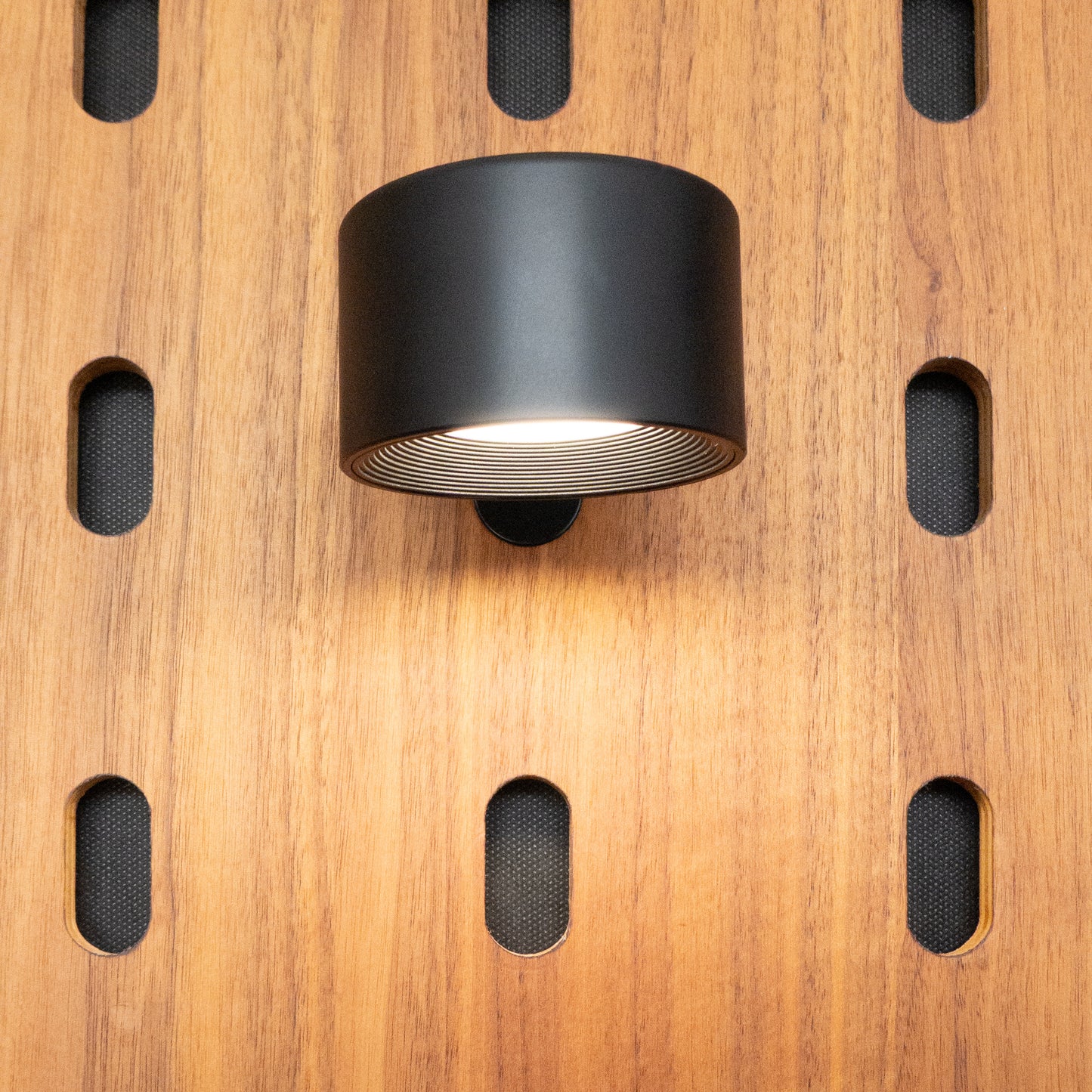 LED Leseleuchte auf Kugelmagnet drehbar
